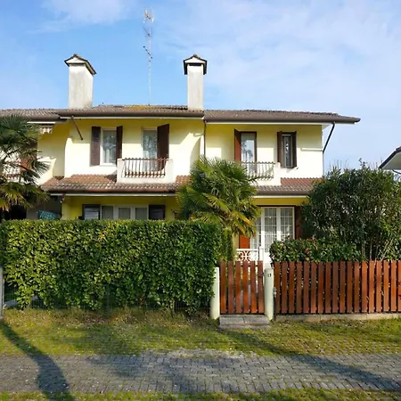 Villa In With Garden