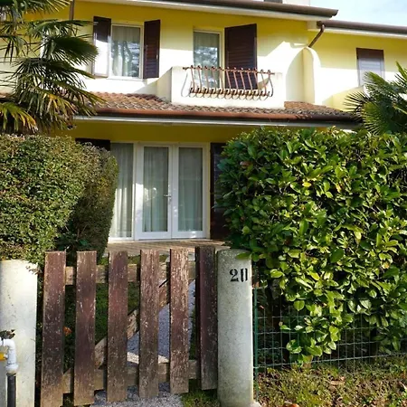 Villa In With Garden *